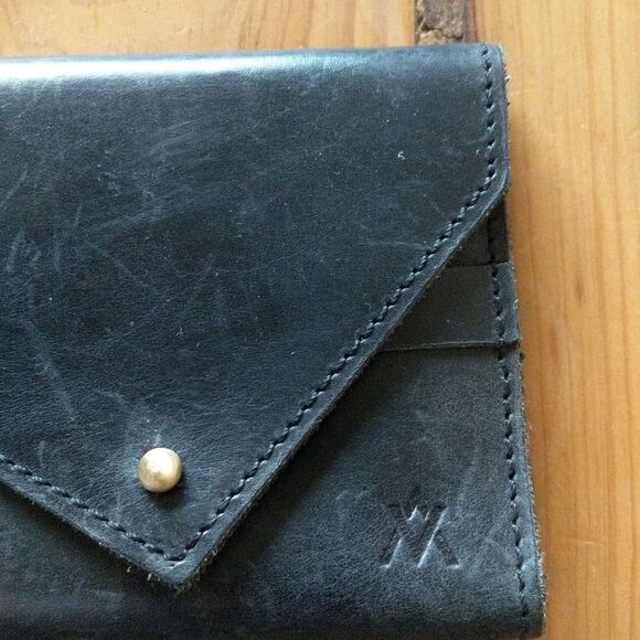 ELEVATE leather Trifold Leather Wallet - Picture 3 of 17